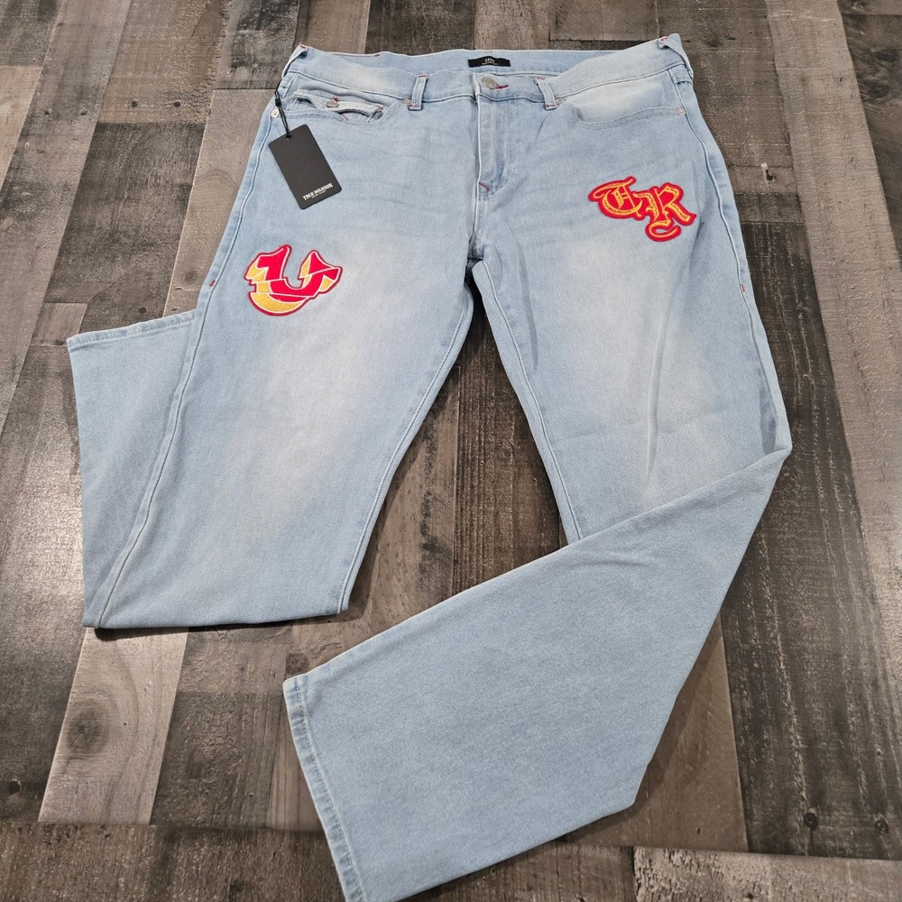 True Religion Geno Slim Fit Varsity Patch Denim Jeans Light Wash Deadstock NWT